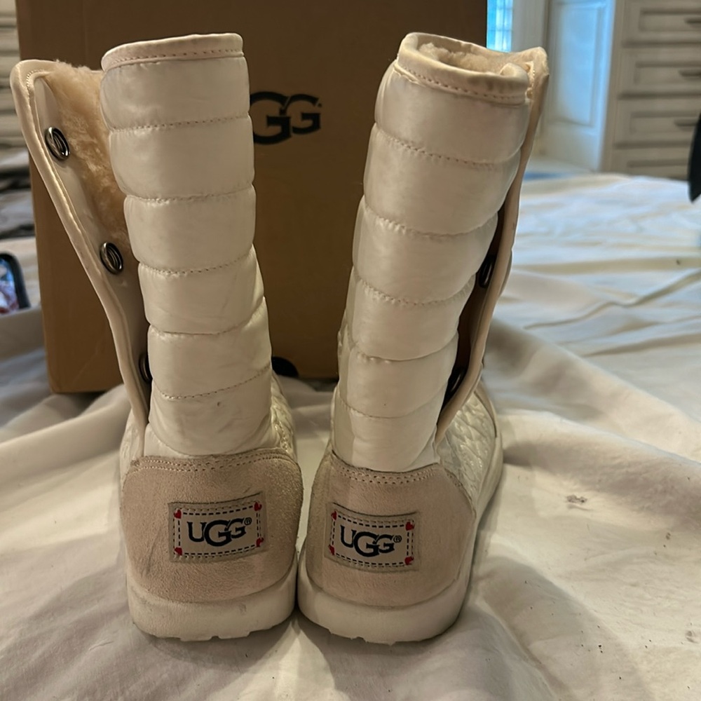 Kids size 3 Ugg boots - Picture 2 of 3